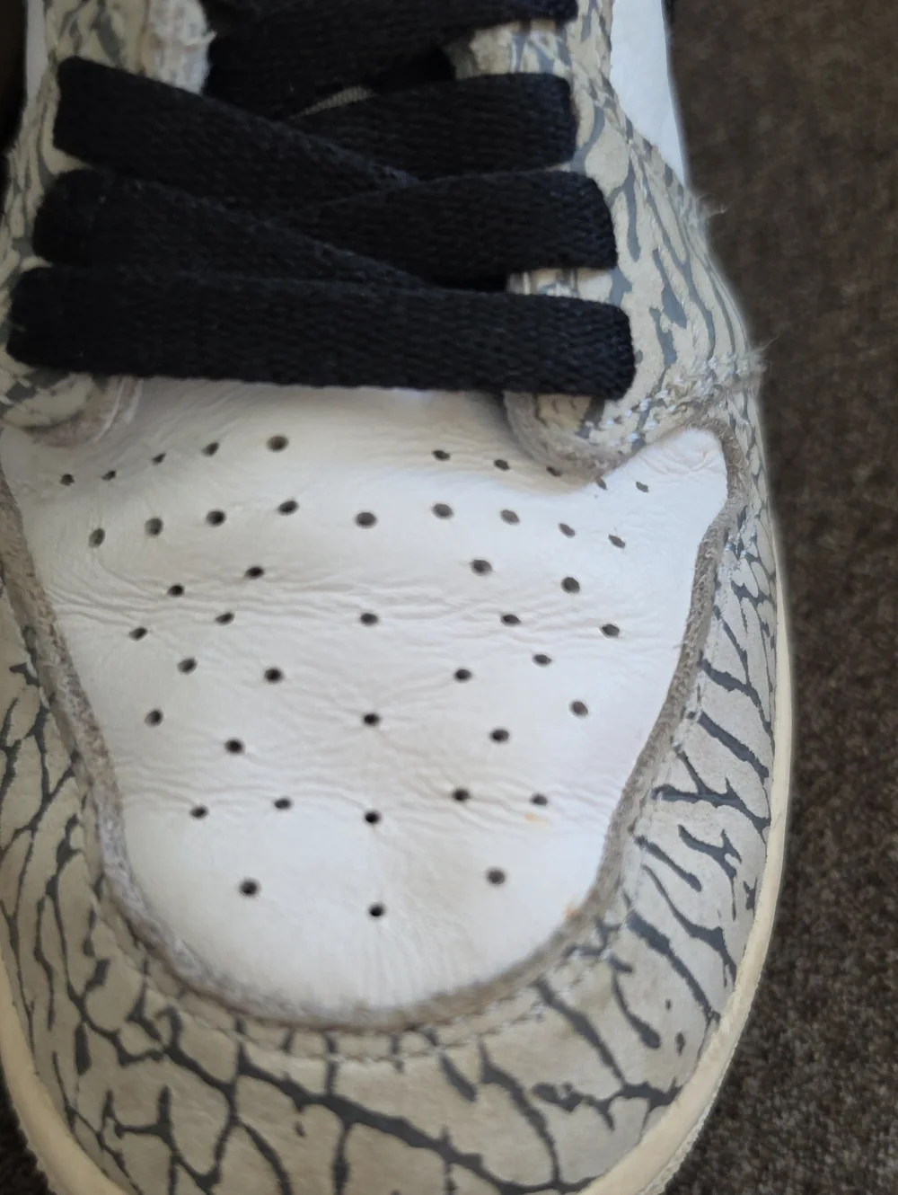 Nike Jordan 1 Retro High-Top Sneakers in White Cement